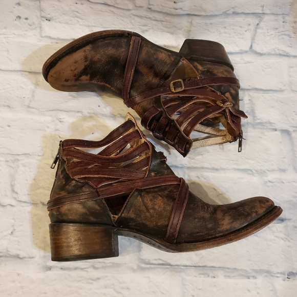 FREEBIRD by Steven FB Stair, Rustic Brown with distressed details - Picture 5 of 10